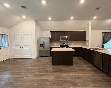 16154 Dockside Street - Photo Thumbnail 10