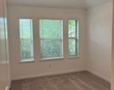 16154 Dockside Street - Photo Thumbnail 9