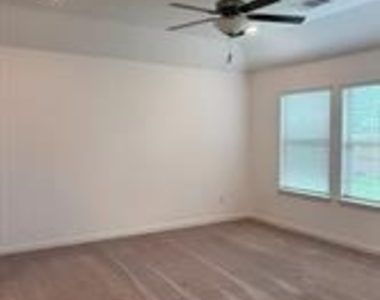 16154 Dockside Street - Photo Thumbnail 6