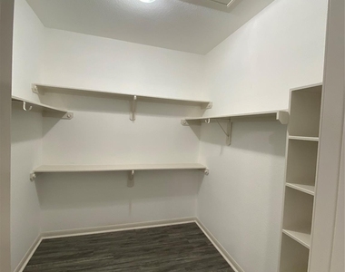 4903 Summer Ridge Drive - Photo Thumbnail 16