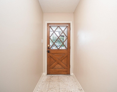 2113 Georgetown Street - Photo Thumbnail 3