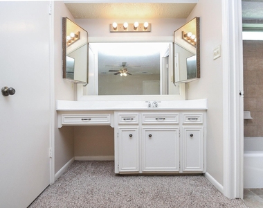 2113 Georgetown Street - Photo Thumbnail 17