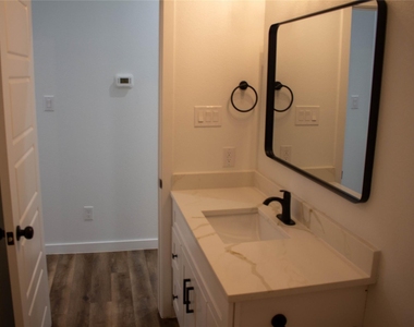 106 Runnels Street - Photo Thumbnail 9