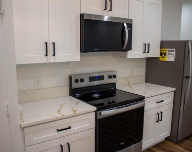 106 Runnels Street - Photo Thumbnail 3