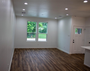 106 Runnels Street - Photo Thumbnail 8