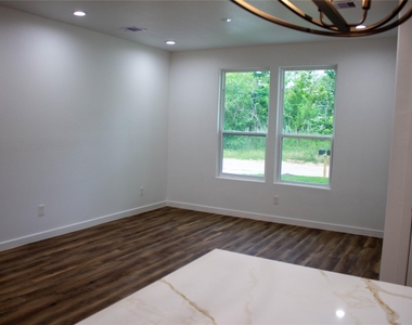 106 Runnels Street - Photo Thumbnail 7