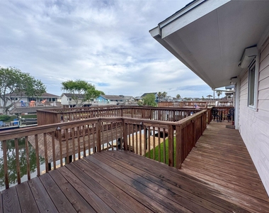 1031 Redfish Street - Photo Thumbnail 2