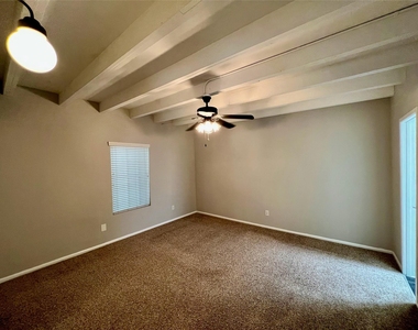 219 Marshall Street - Photo Thumbnail 4