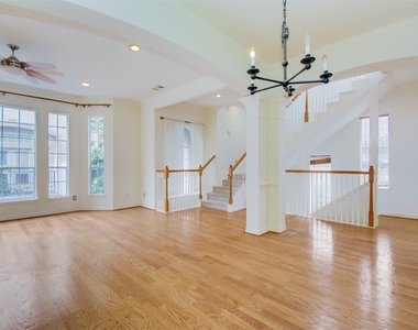 911 Reinicke Street - Photo Thumbnail 12