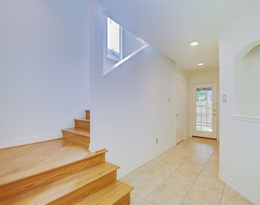 911 Reinicke Street - Photo Thumbnail 6