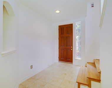 911 Reinicke Street - Photo Thumbnail 5
