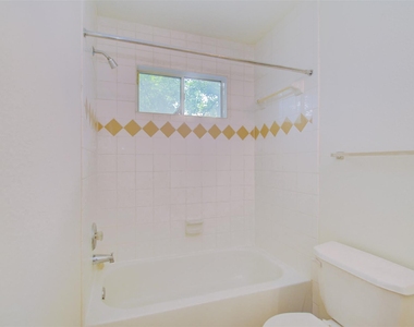 911 Reinicke Street - Photo Thumbnail 9