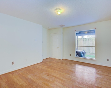 911 Reinicke Street - Photo Thumbnail 8