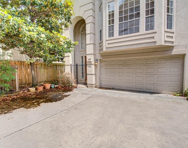 911 Reinicke Street - Photo Thumbnail 3