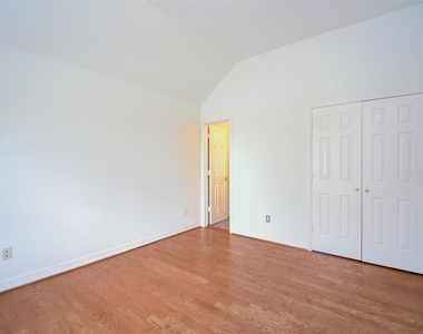 911 Reinicke Street - Photo Thumbnail 34