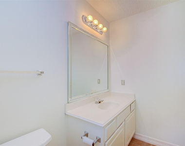 911 Reinicke Street - Photo Thumbnail 10