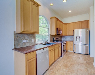 911 Reinicke Street - Photo Thumbnail 27
