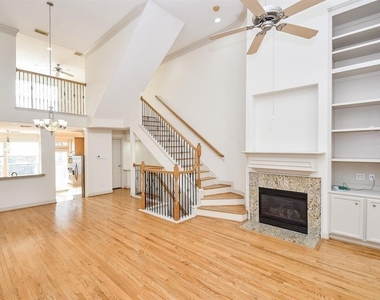 1515 Hyde Park Boulevard - Photo Thumbnail 8