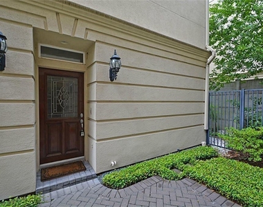 1515 Hyde Park Boulevard - Photo Thumbnail 31