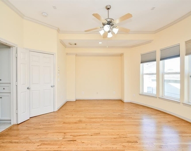 1515 Hyde Park Boulevard - Photo Thumbnail 16
