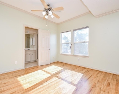 1515 Hyde Park Boulevard - Photo Thumbnail 23