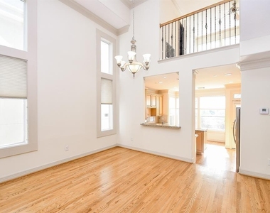 1515 Hyde Park Boulevard - Photo Thumbnail 11