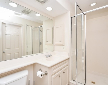 1515 Hyde Park Boulevard - Photo Thumbnail 25