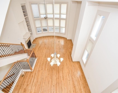 1515 Hyde Park Boulevard - Photo Thumbnail 7