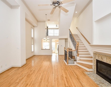 1515 Hyde Park Boulevard - Photo Thumbnail 9