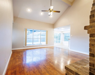 16307 Mulberry Run Court - Photo Thumbnail 4