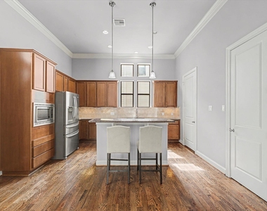 634 Nagle Street - Photo Thumbnail 14