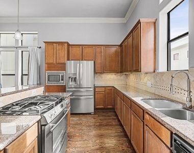 634 Nagle Street - Photo Thumbnail 13
