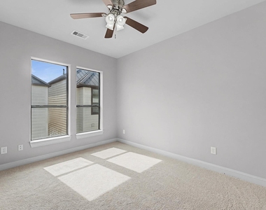 634 Nagle Street - Photo Thumbnail 23