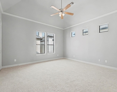 634 Nagle Street - Photo Thumbnail 18