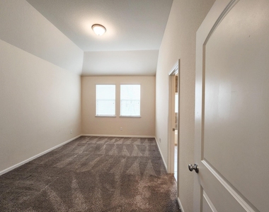10717 Madden Oaks Place - Photo Thumbnail 28
