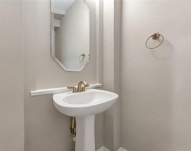3819 Rivermoss Lane - Photo Thumbnail 34