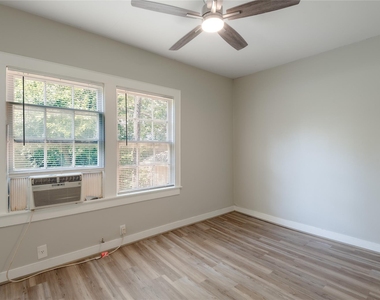 811 Sam Houston Avenue - Photo Thumbnail 9