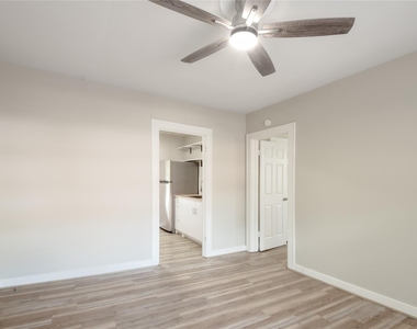 811 Sam Houston Avenue - Photo Thumbnail 3