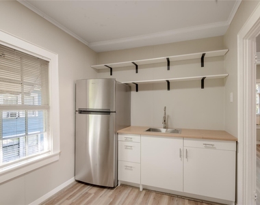 811 Sam Houston Avenue - Photo Thumbnail 5