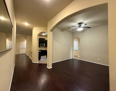 24311 Piazza Drive - Photo Thumbnail 6