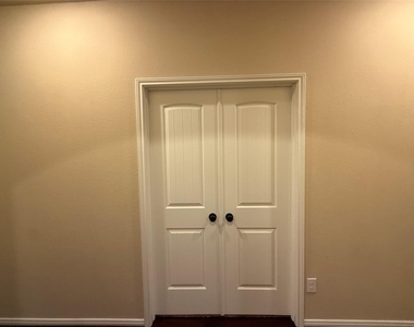24311 Piazza Drive - Photo Thumbnail 3