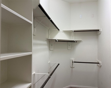 24311 Piazza Drive - Photo Thumbnail 19