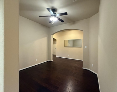 24311 Piazza Drive - Photo Thumbnail 13
