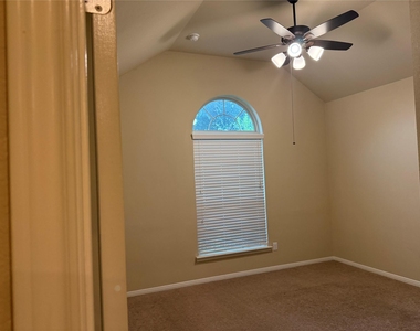 24311 Piazza Drive - Photo Thumbnail 2
