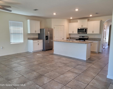 760 Acadia Court Se - Photo Thumbnail 1