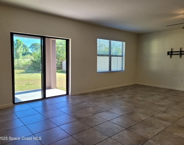 760 Acadia Court Se - Photo Thumbnail 7