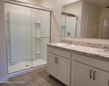 760 Acadia Court Se - Photo Thumbnail 9