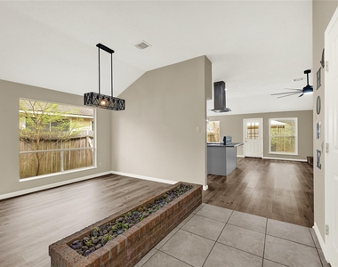 5306 Shady Gardens Drive - Photo Thumbnail 2