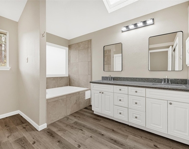 5306 Shady Gardens Drive - Photo Thumbnail 10