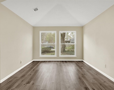 5306 Shady Gardens Drive - Photo Thumbnail 4